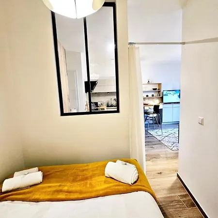 Apartment Charming One Bedroom With A Private Terrace *