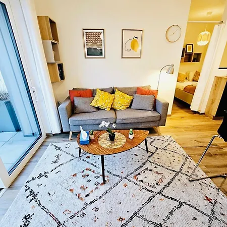 Charming One Bedroom With A Private Terrace *